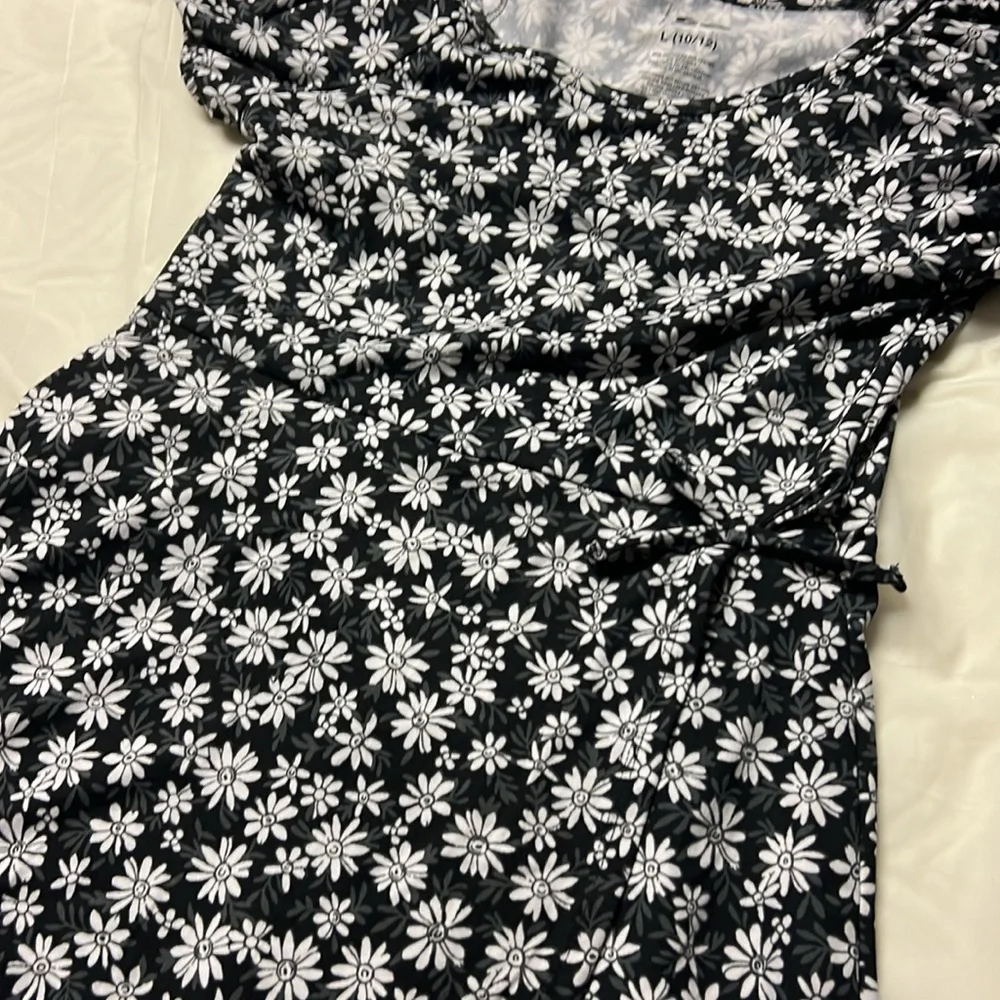 Dress - Picture 3 of 3